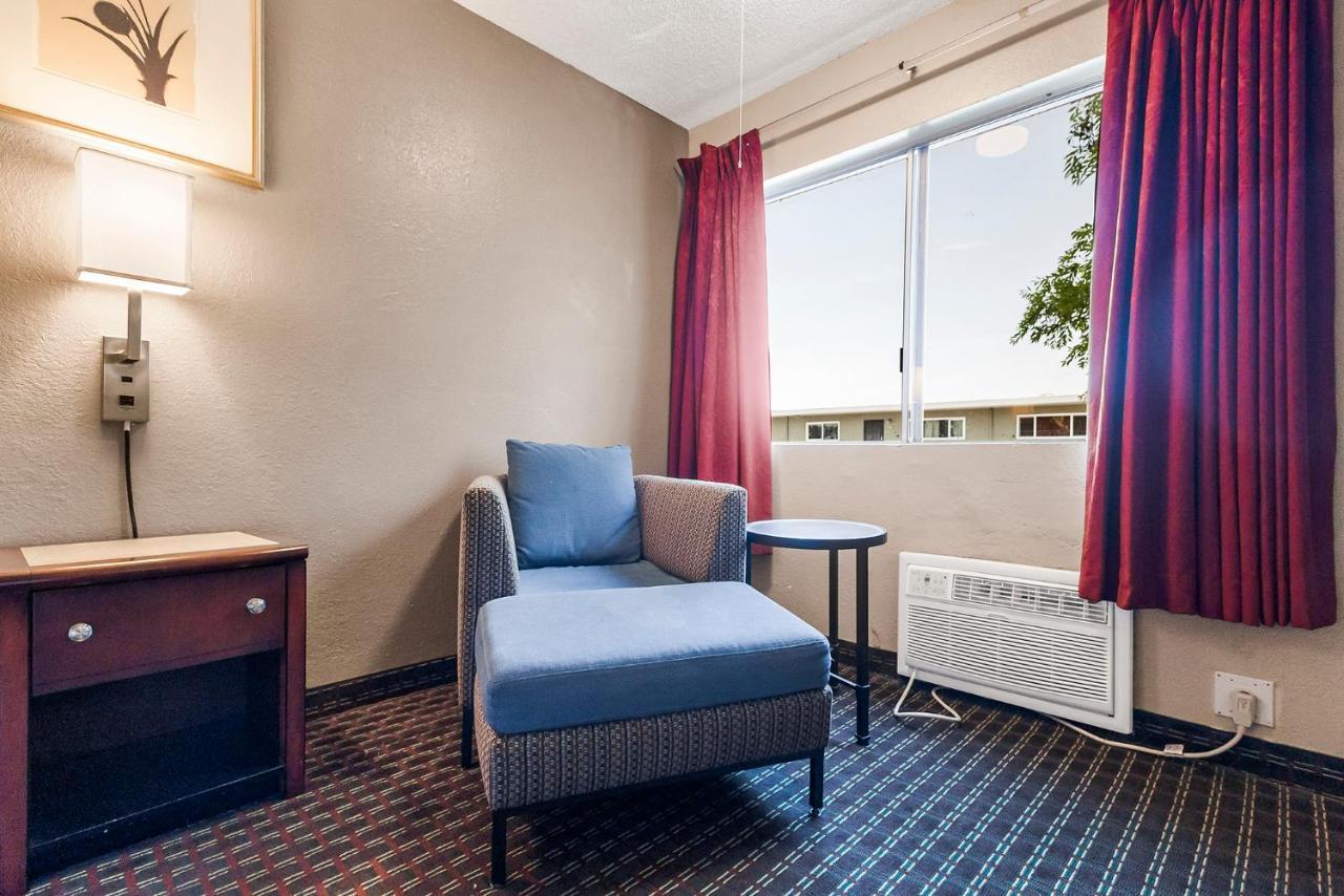 Heritage Inn Express הייווארד מראה חיצוני תמונה