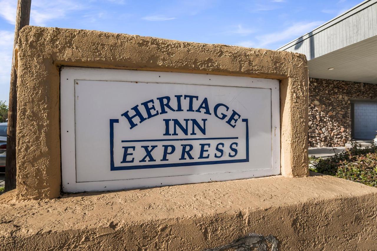 Heritage Inn Express הייווארד מראה חיצוני תמונה
