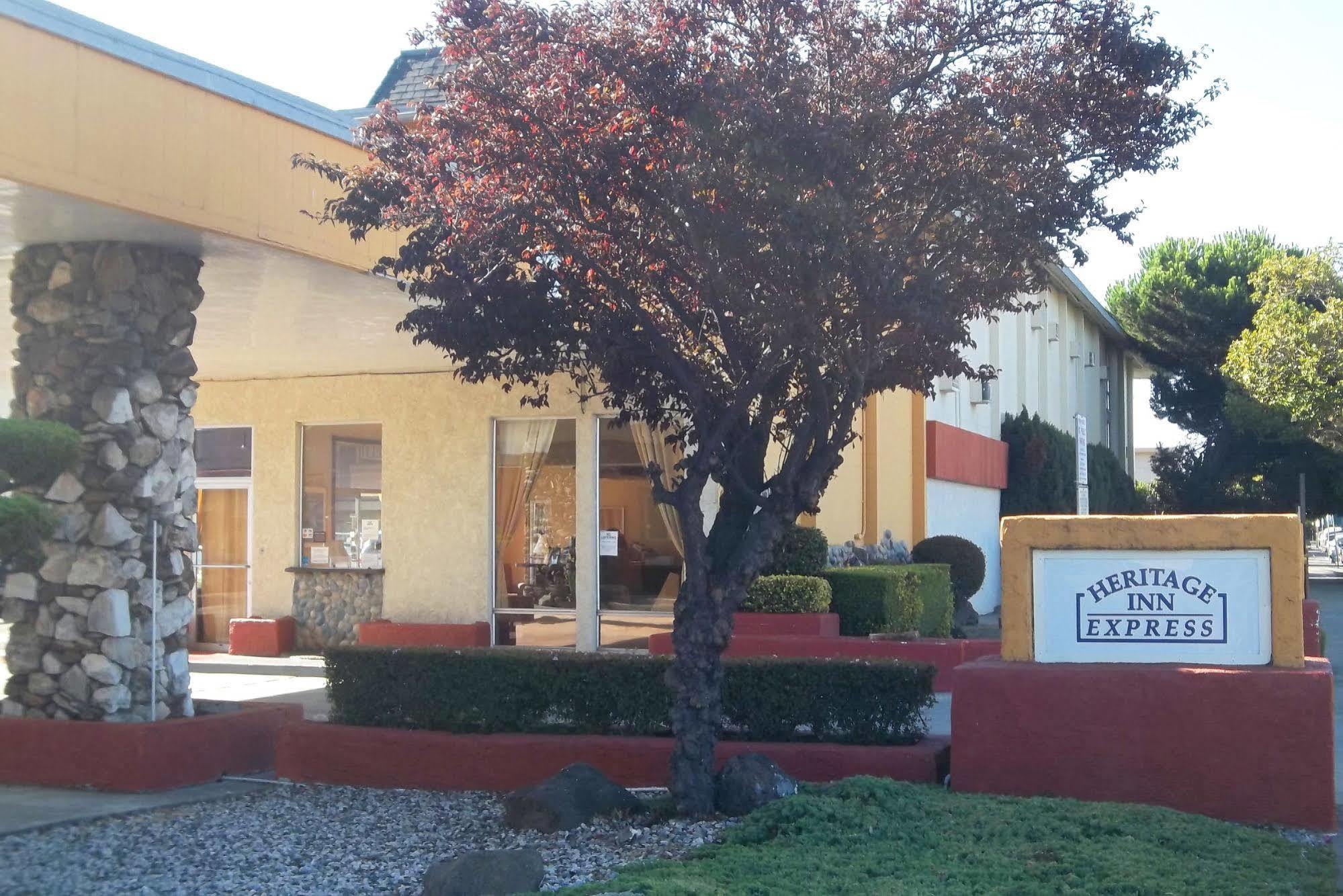 Heritage Inn Express הייווארד מראה חיצוני תמונה