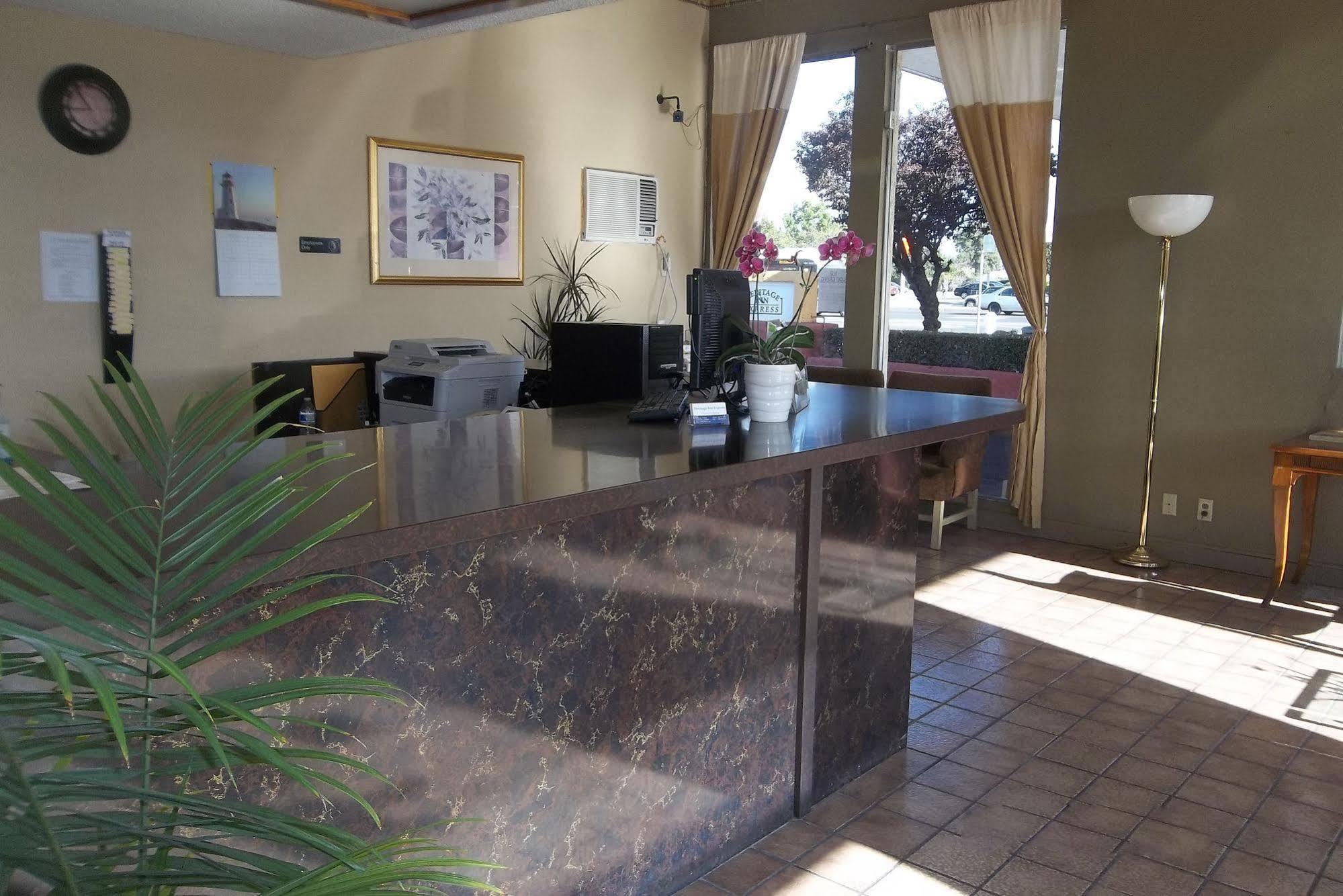 Heritage Inn Express הייווארד מראה חיצוני תמונה
