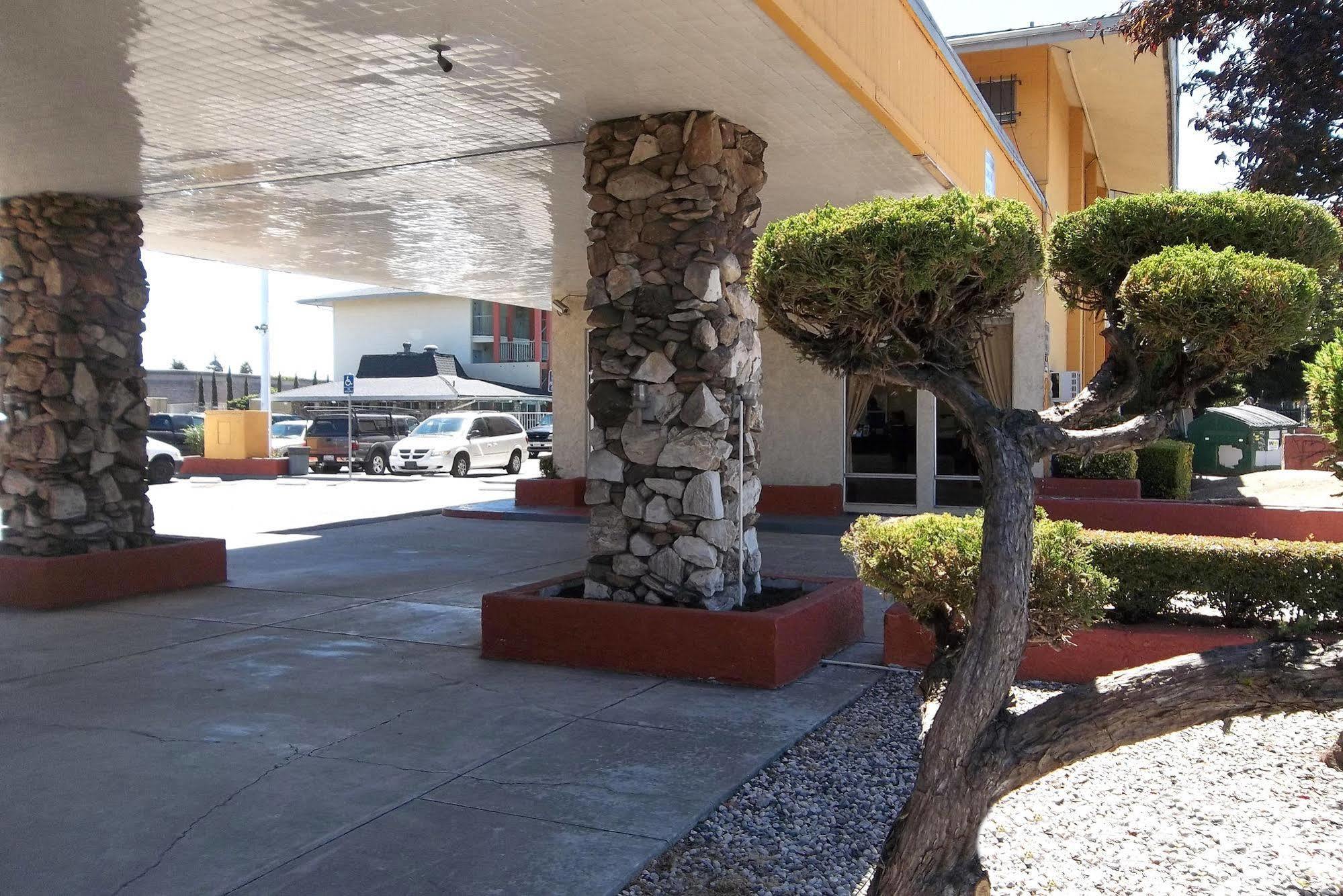 Heritage Inn Express הייווארד מראה חיצוני תמונה