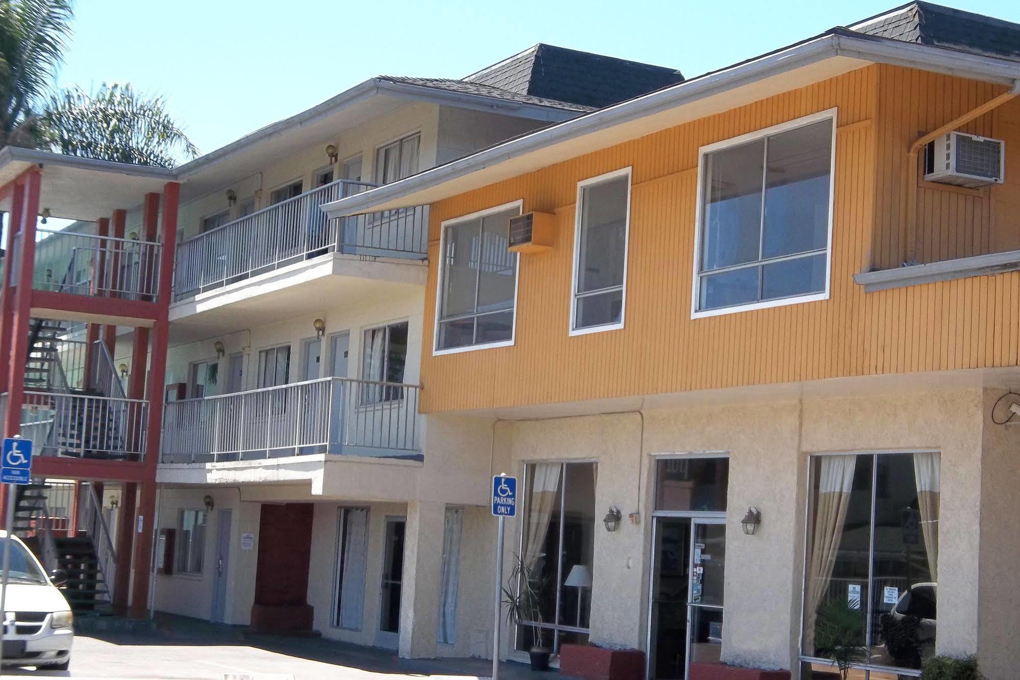 Heritage Inn Express הייווארד מראה חיצוני תמונה